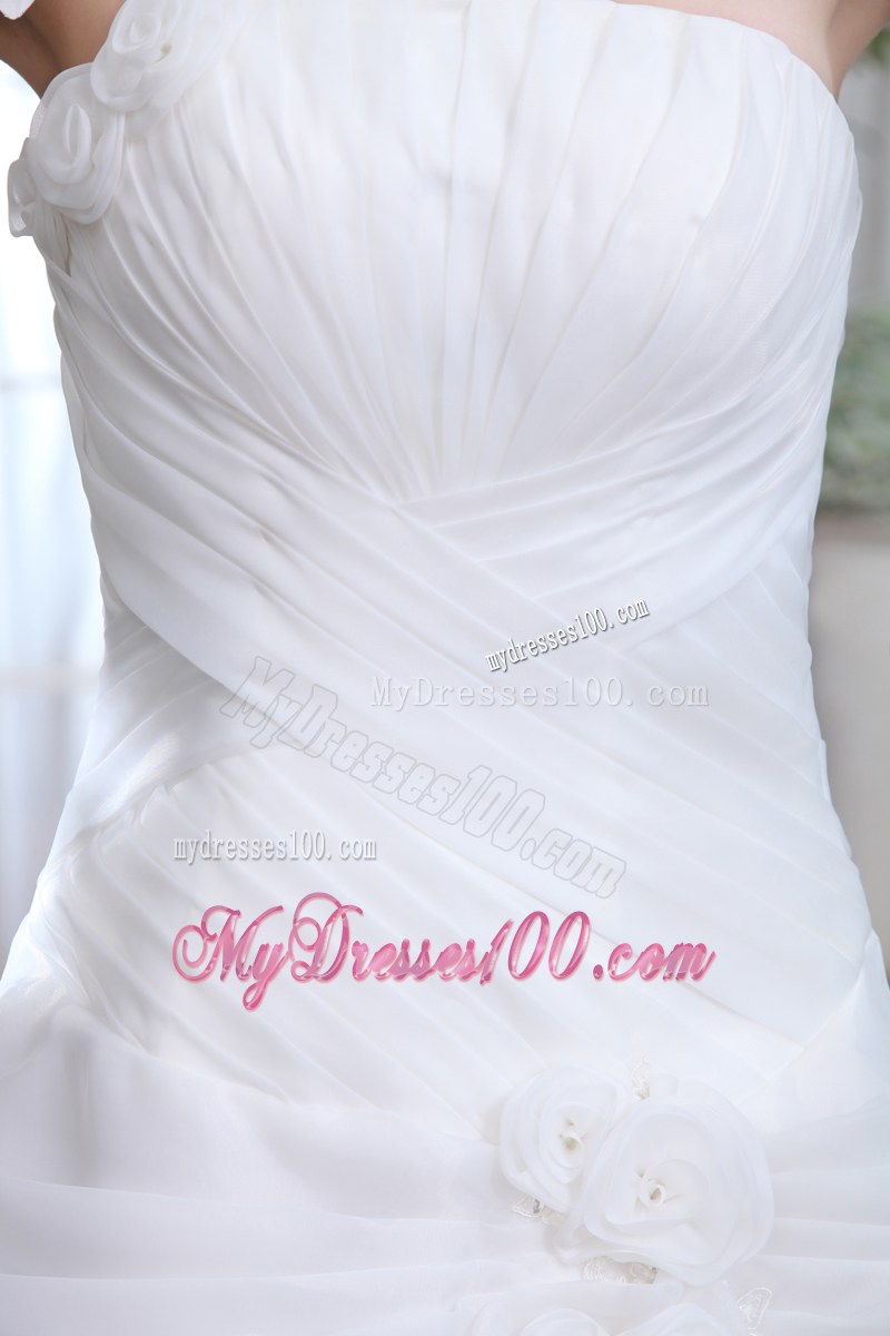 Hand Made Flowers and Appliques Decorated Wedding Dress with Brush Train
