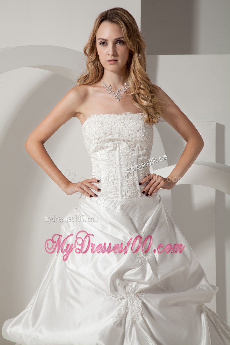 White Princess Chapel Train Wedding Gown with Appliques and Pick-ups
