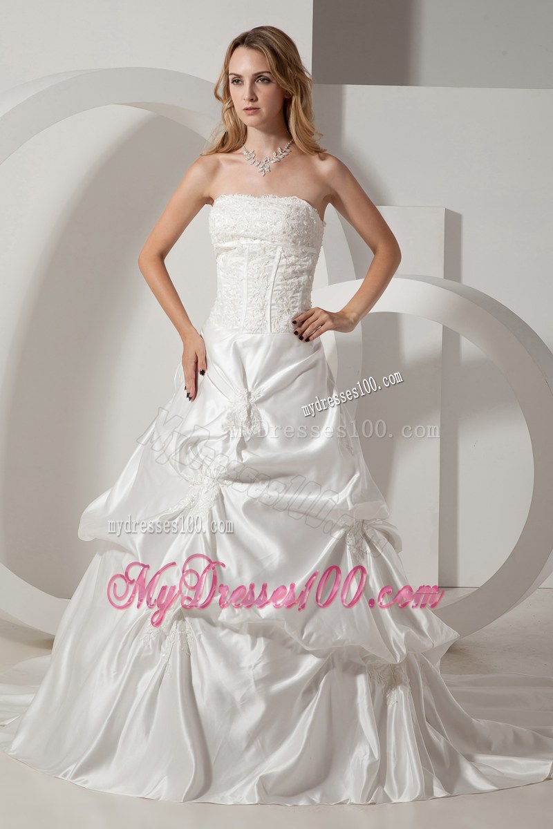 White Princess Chapel Train Wedding Gown with Appliques and Pick-ups