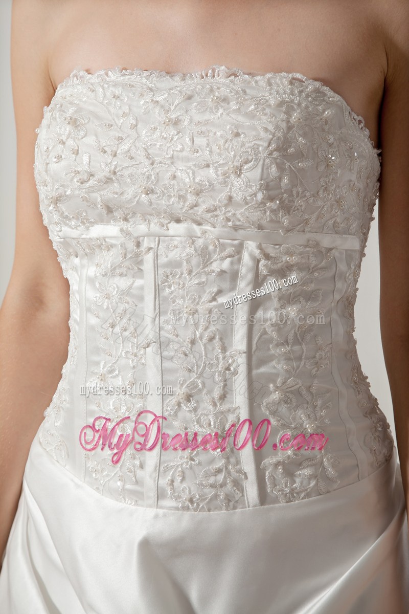 White Princess Chapel Train Wedding Gown with Appliques and Pick-ups