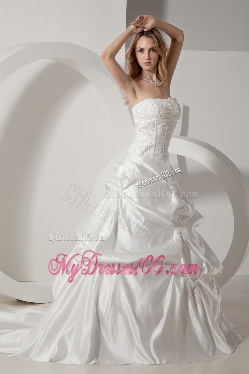 White Princess Chapel Train Wedding Gown with Appliques and Pick-ups