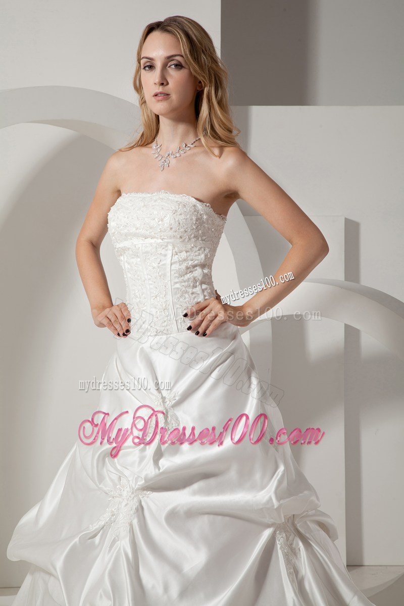 White Princess Chapel Train Wedding Gown with Appliques and Pick-ups