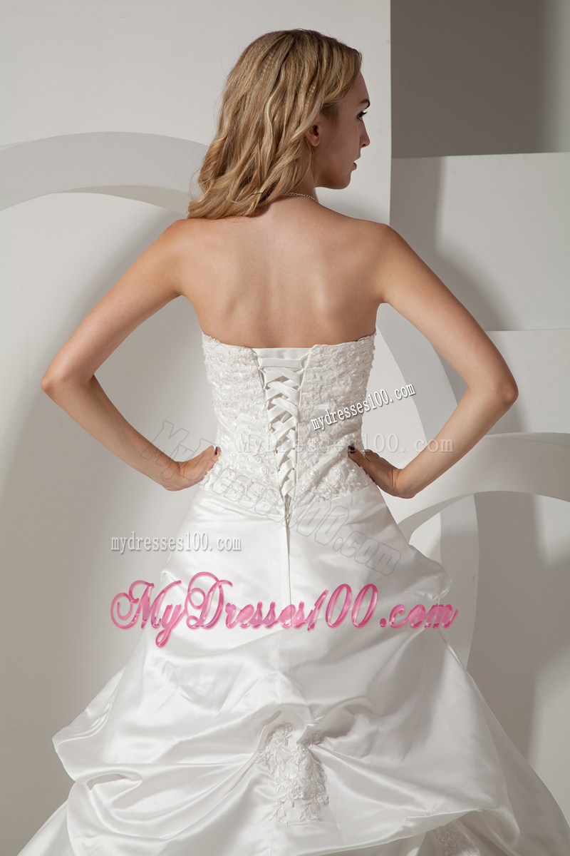 White Princess Chapel Train Wedding Gown with Appliques and Pick-ups