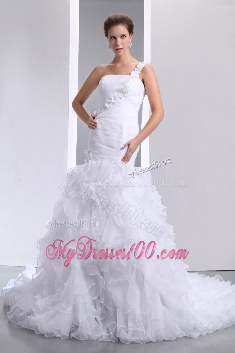 Ruched Hand Made Flowers Trumpet Bridal Gowns with Brush Train and Ruffles