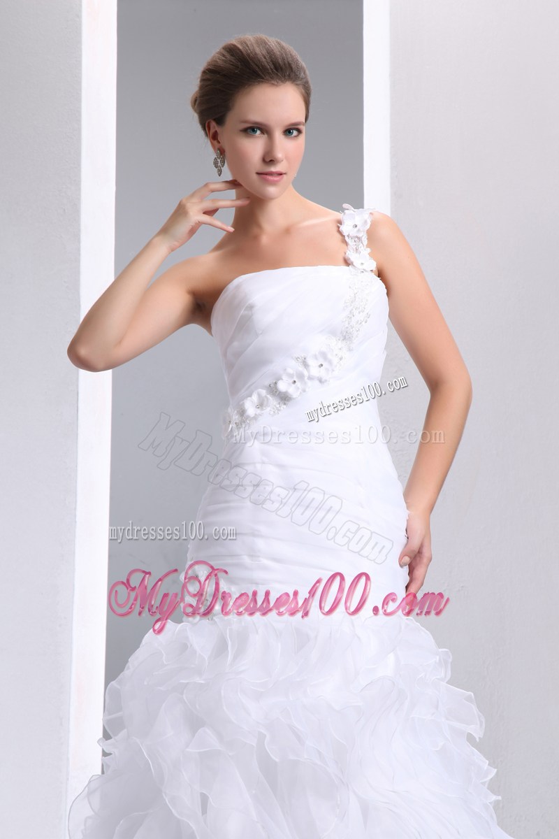 Ruched Hand Made Flowers Trumpet Bridal Gowns with Brush Train and Ruffles