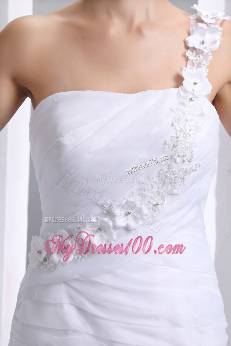 Ruched Hand Made Flowers Trumpet Bridal Gowns with Brush Train and Ruffles