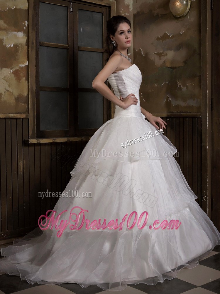 Handle Made Flowers Decorated Tiers Dress for Brides with Sweep Train