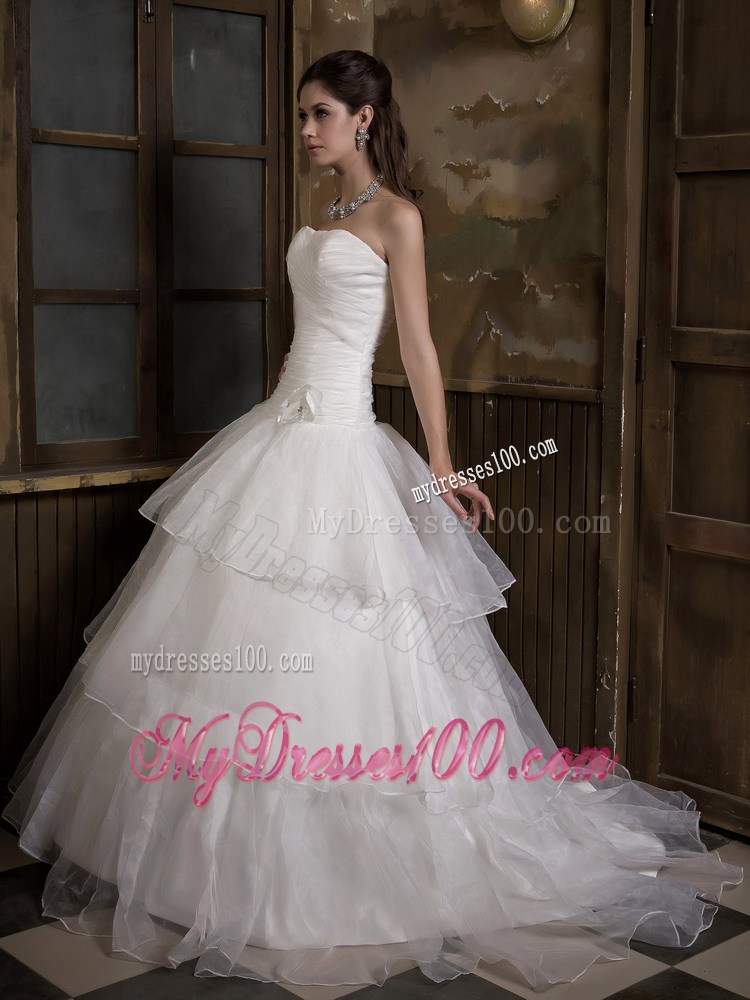 Handle Made Flowers Decorated Tiers Dress for Brides with Sweep Train