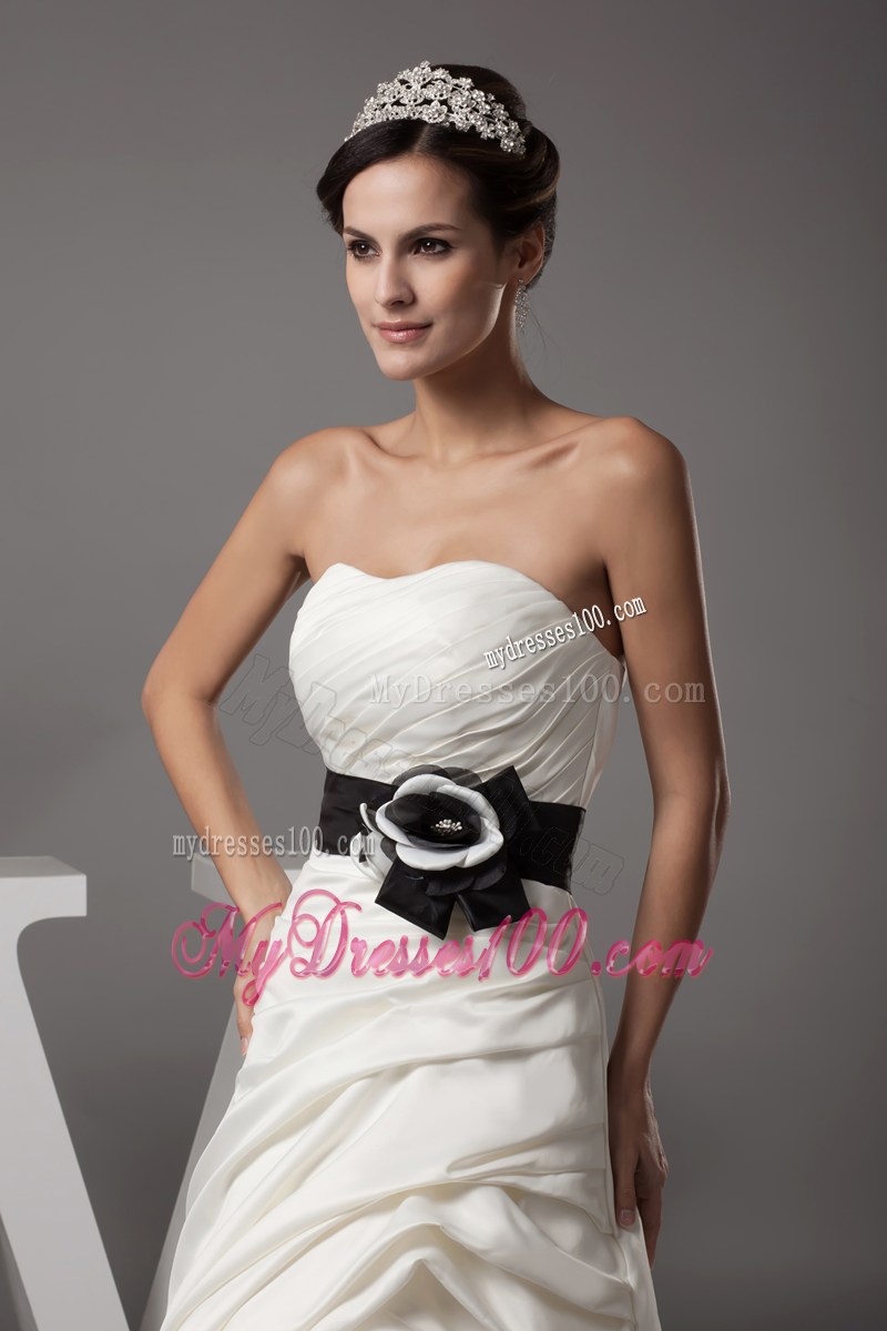 White Ruffles Sweep Train Wedding Gowns with Black Handle Flowers Sash