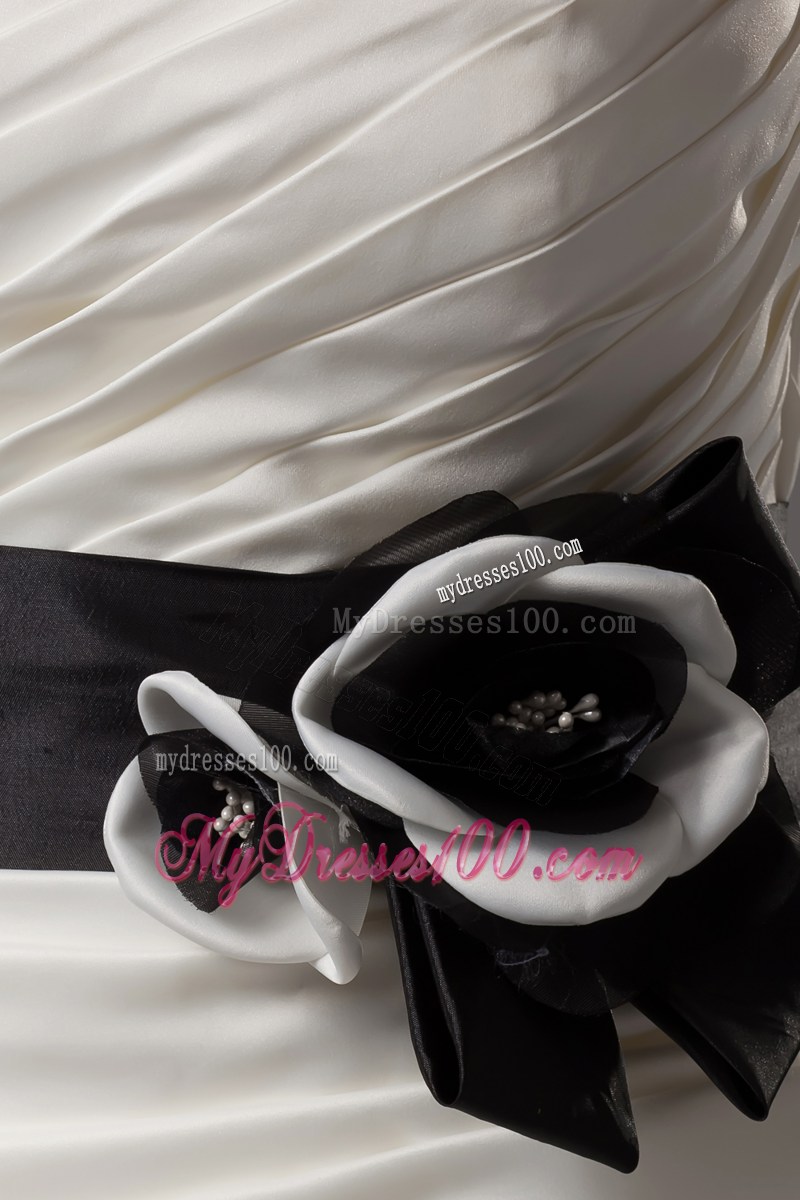 White Ruffles Sweep Train Wedding Gowns with Black Handle Flowers Sash