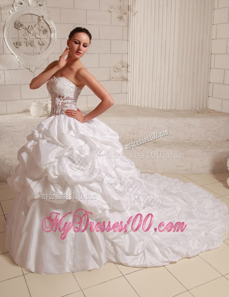 Appliques Pick-ups Chapel Train Wedding Gown with Sheer Waist
