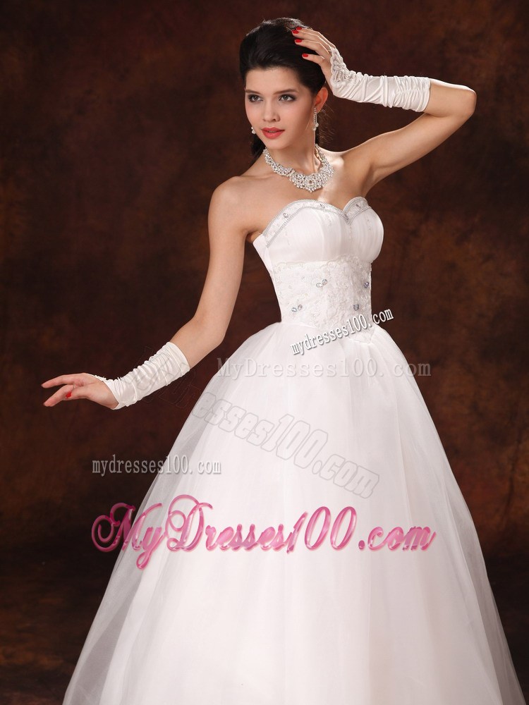 White Sweetheart Ball Gown Beading Bridal Dresses With Gloves