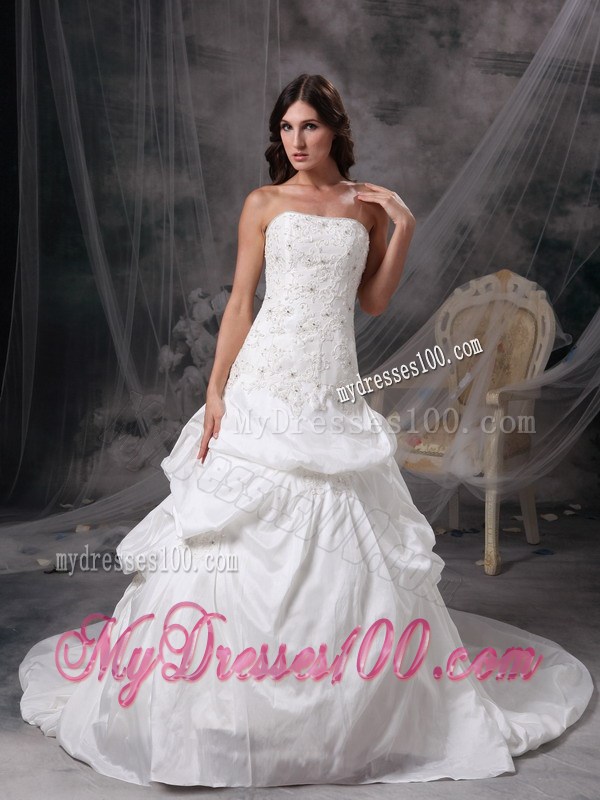 Appliques and Pick-ups Strapless Bridal Dress with Court Train