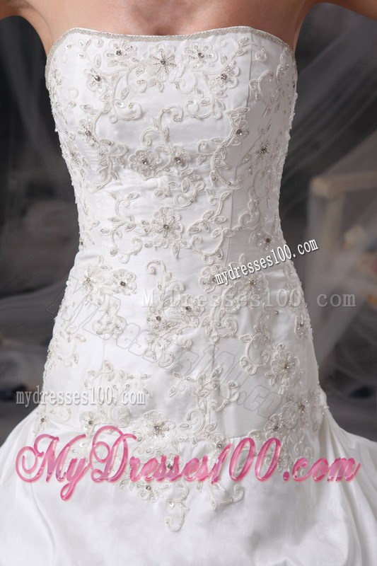 Appliques and Pick-ups Strapless Bridal Dress with Court Train