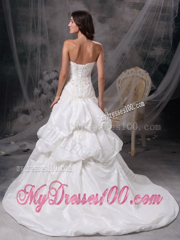 Appliques and Pick-ups Strapless Bridal Dress with Court Train