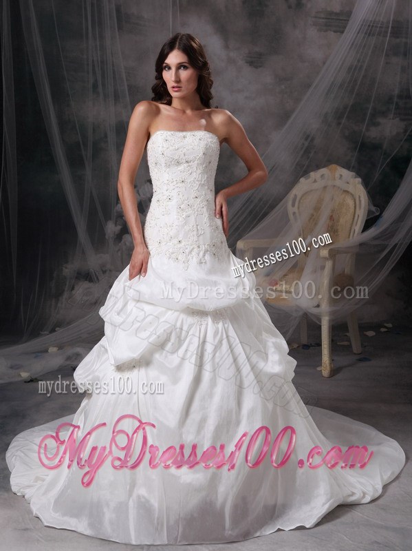 Appliques and Pick-ups Strapless Bridal Dress with Court Train