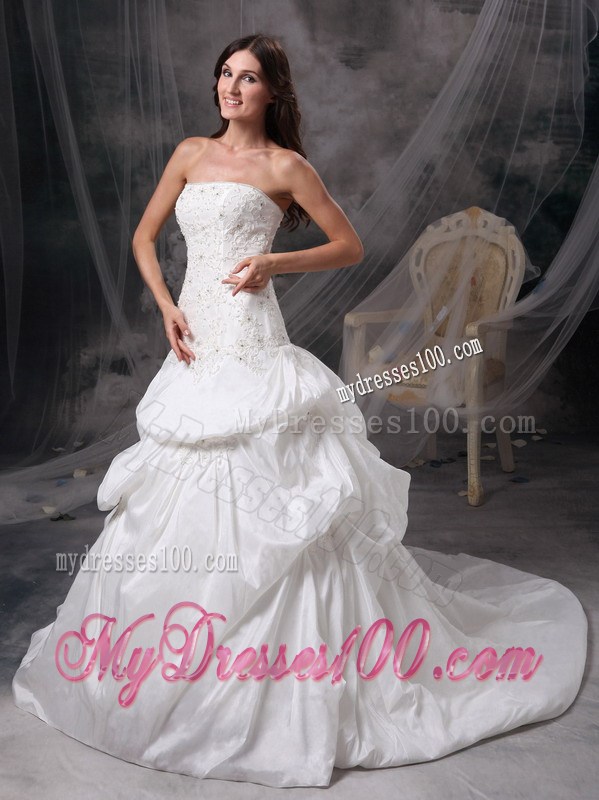 Appliques and Pick-ups Strapless Bridal Dress with Court Train