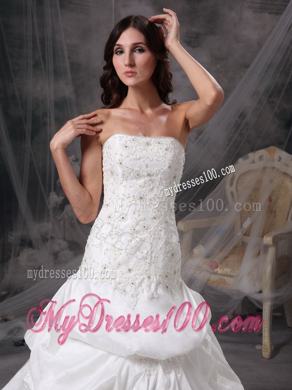 Appliques and Pick-ups Strapless Bridal Dress with Court Train
