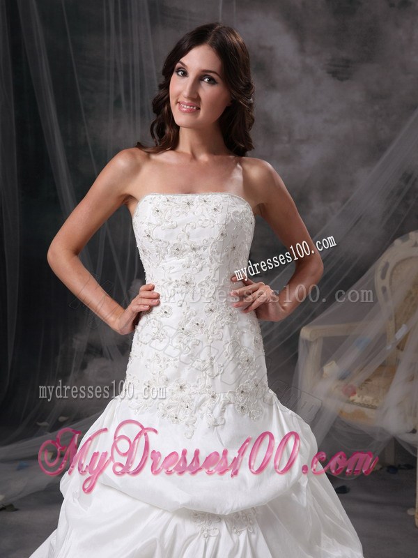 Appliques and Pick-ups Strapless Bridal Dress with Court Train