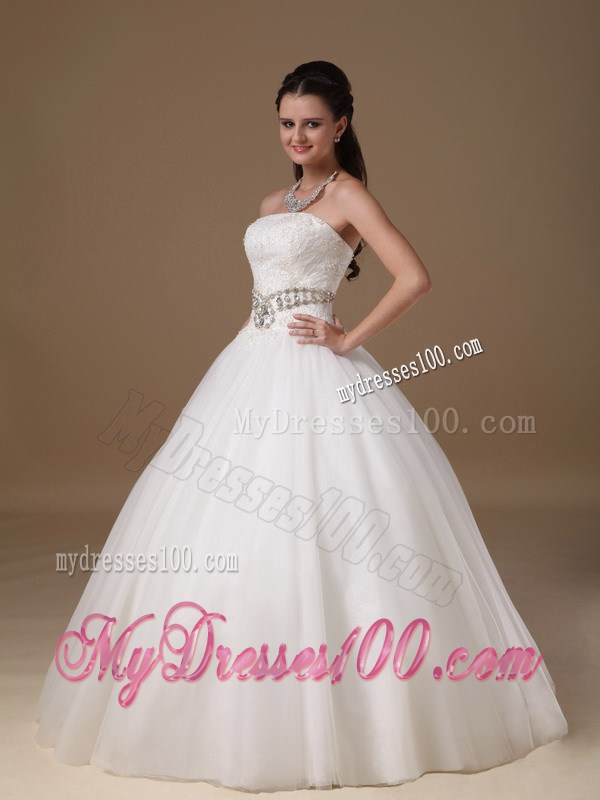 Lace and Beading Decorate Floor-length Wedding Gown Sleeveless