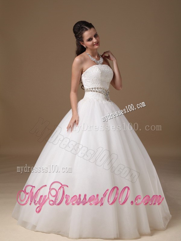 Lace and Beading Decorate Floor-length Wedding Gown Sleeveless