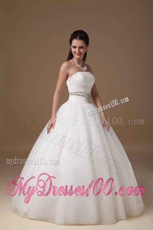Lace and Beading Decorate Floor-length Wedding Gown Sleeveless