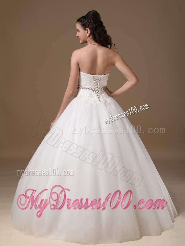 Lace and Beading Decorate Floor-length Wedding Gown Sleeveless