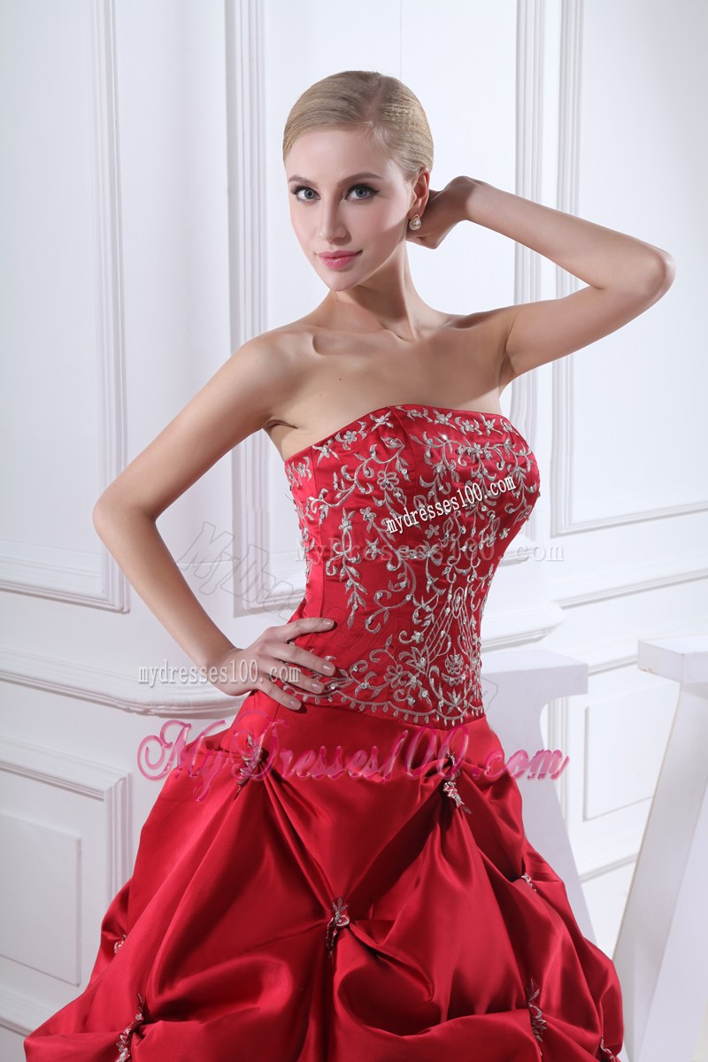 Red Embroideries and Beadings Decorated Wedding Gowns with Court Train