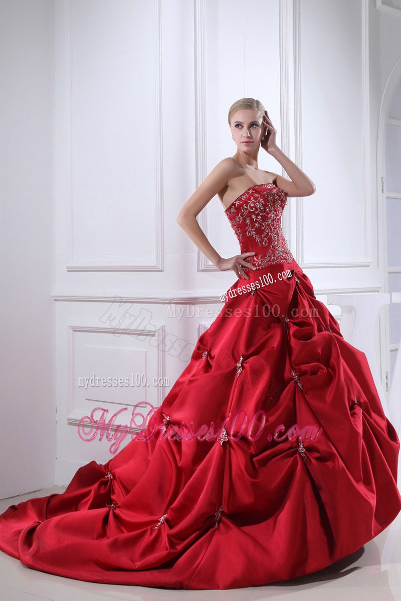 Red Embroideries and Beadings Decorated Wedding Gowns with Court Train