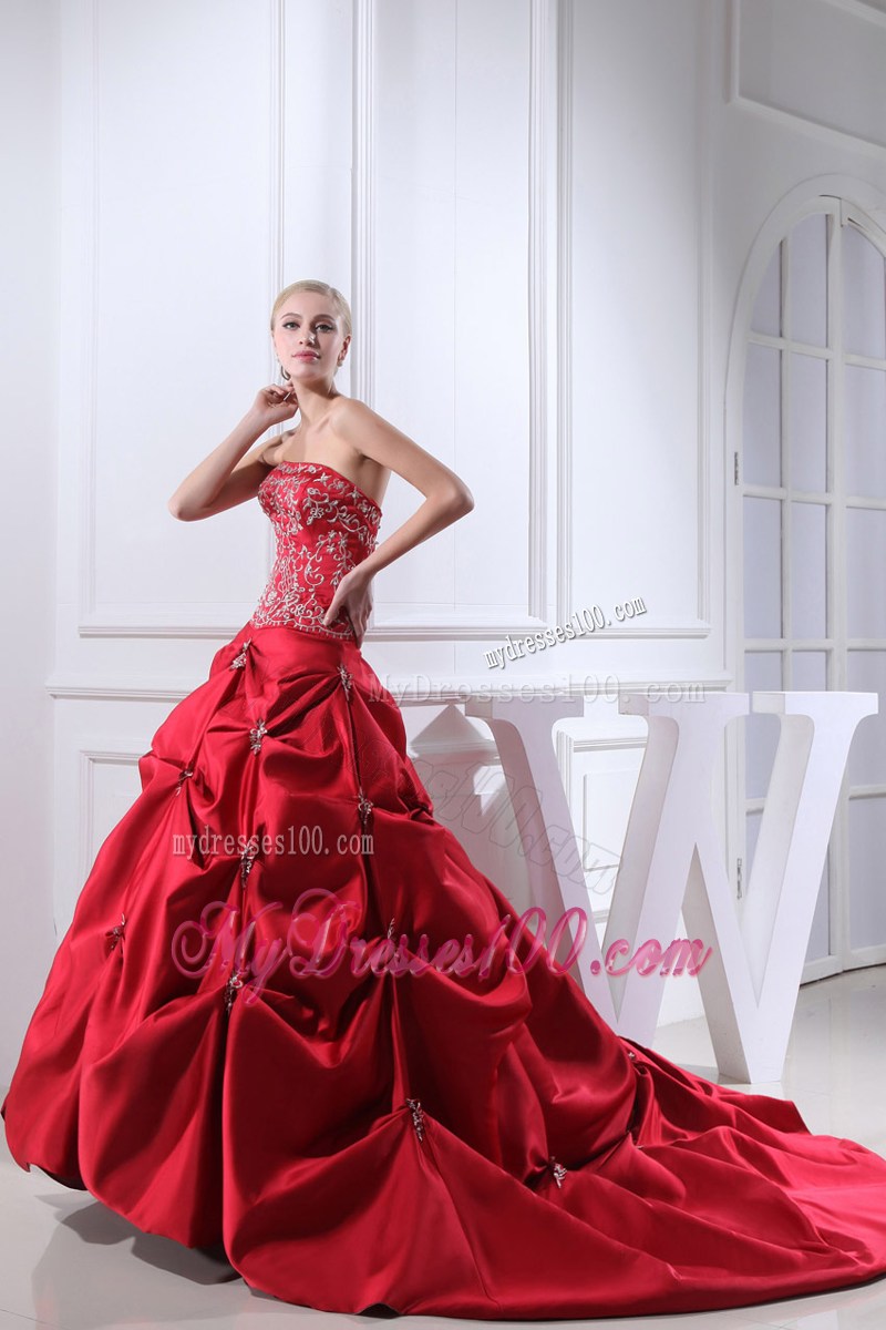 Red Embroideries and Beadings Decorated Wedding Gowns with Court Train