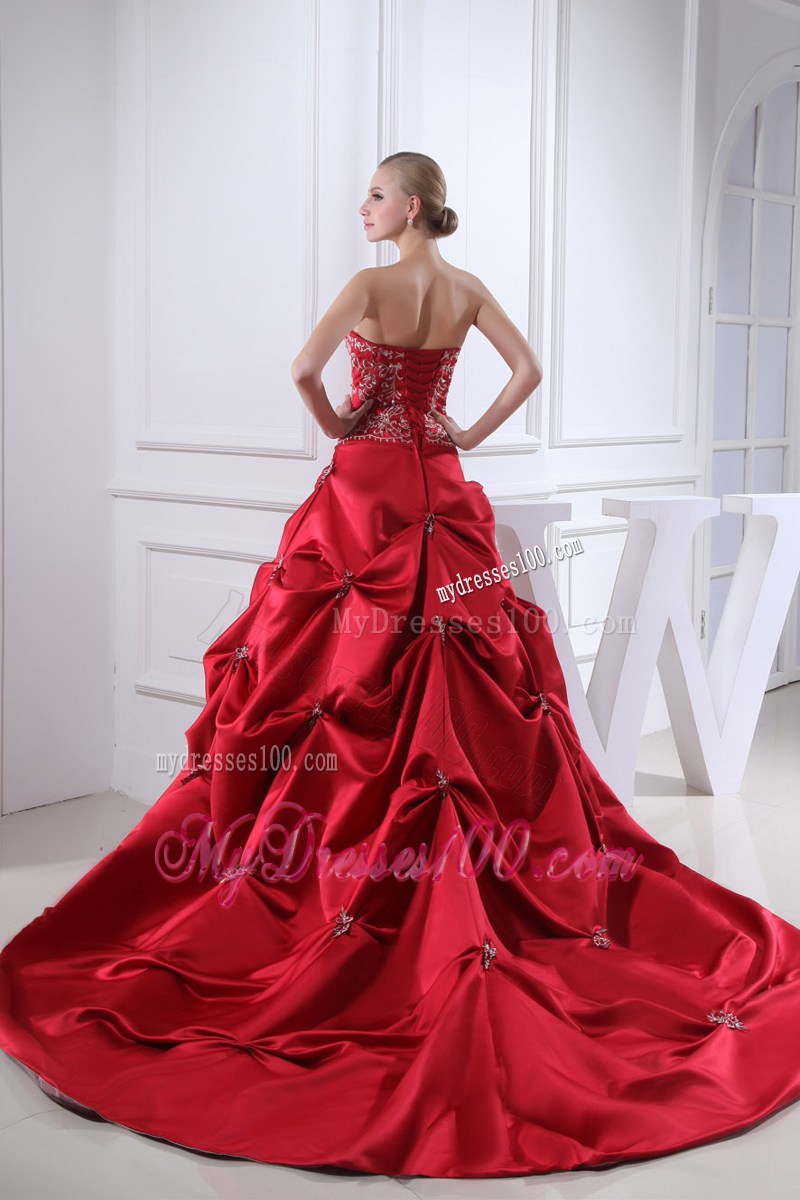 Red Embroideries and Beadings Decorated Wedding Gowns with Court Train