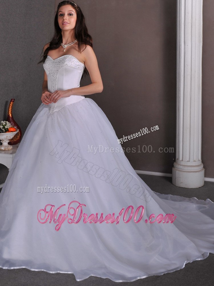 Beaded Sweetheart Wedding Dresses with Chapel Train Frilly Hemline