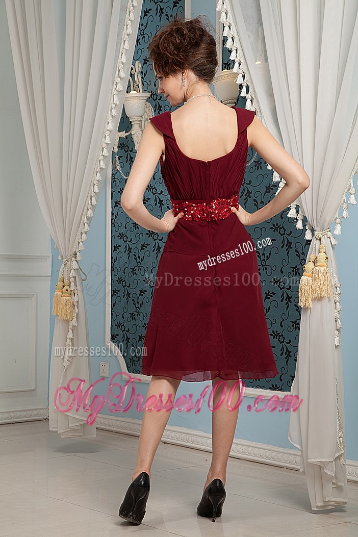 Square Knee-length Chiffon Column Beaded Prom Gowns in Burgundy