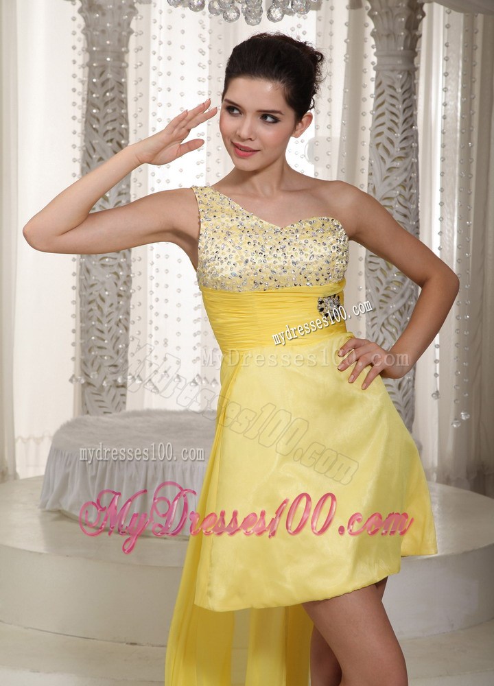 Light Yellow High-low one Shoulder Prom Gowns with Beading and Ruches