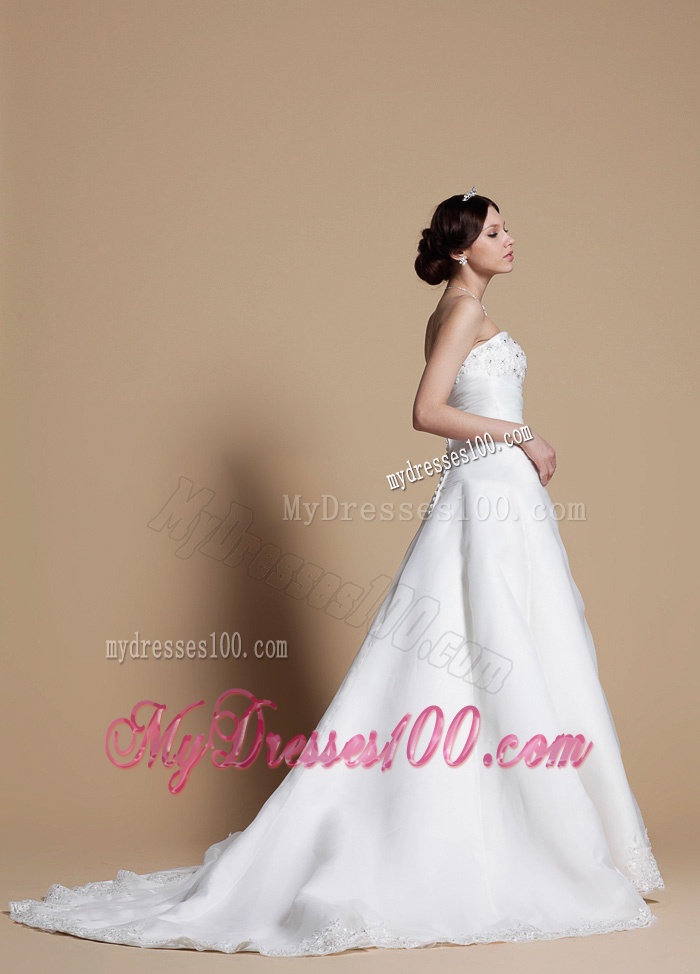 2016 A Line Wedding Dresses with Beading and Appliques