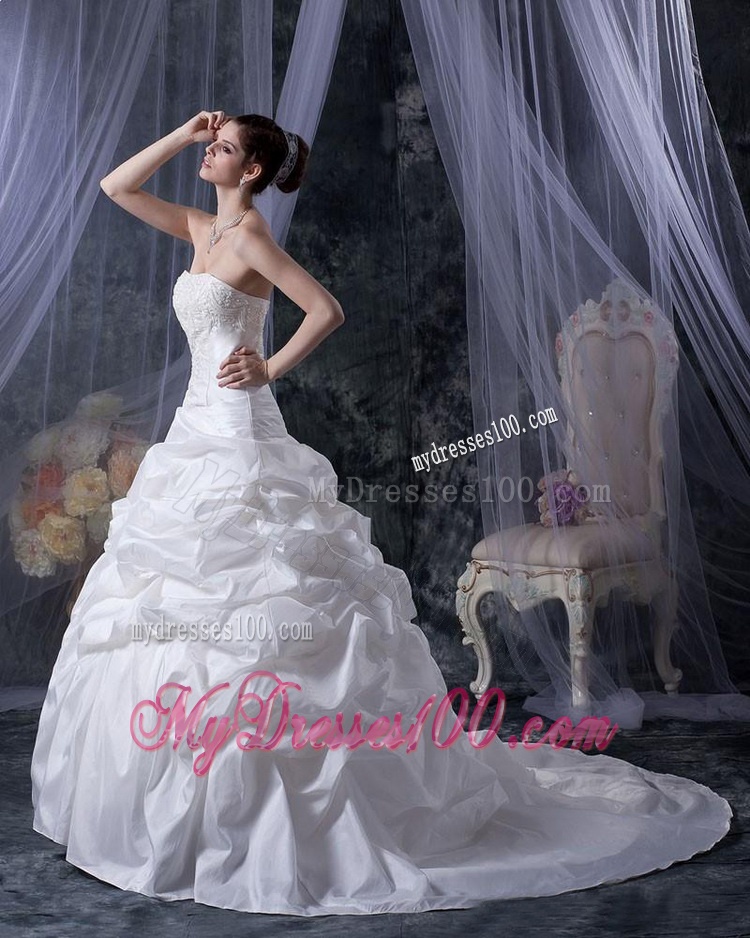2016 Romantic Ball Gown Strapless Wedding Dresses with Appliques