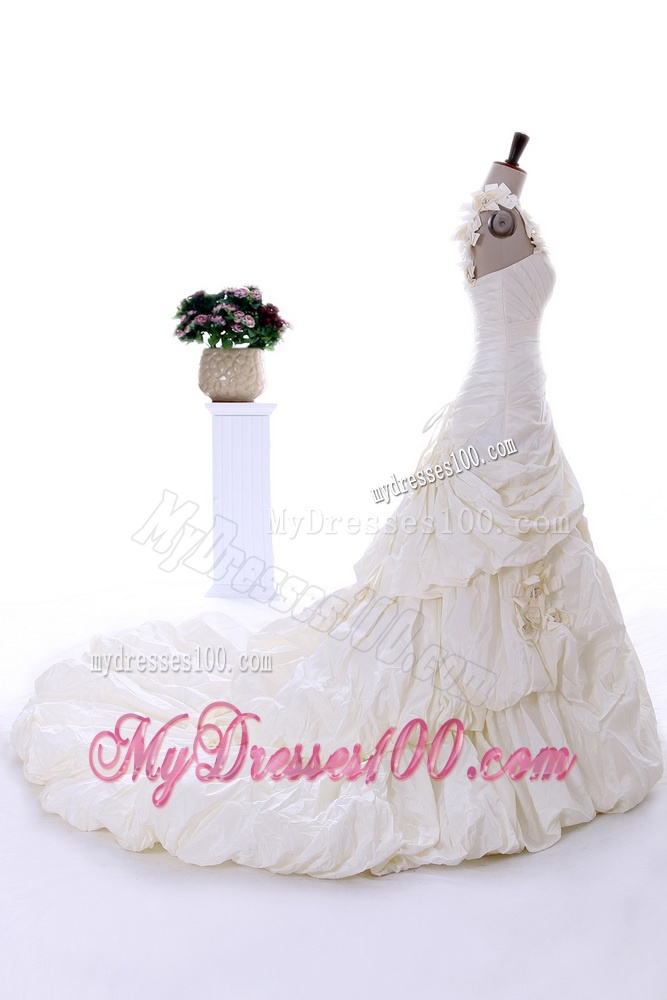 Exquisite Hand Made Flowers Wedding Dresses with Brush Train
