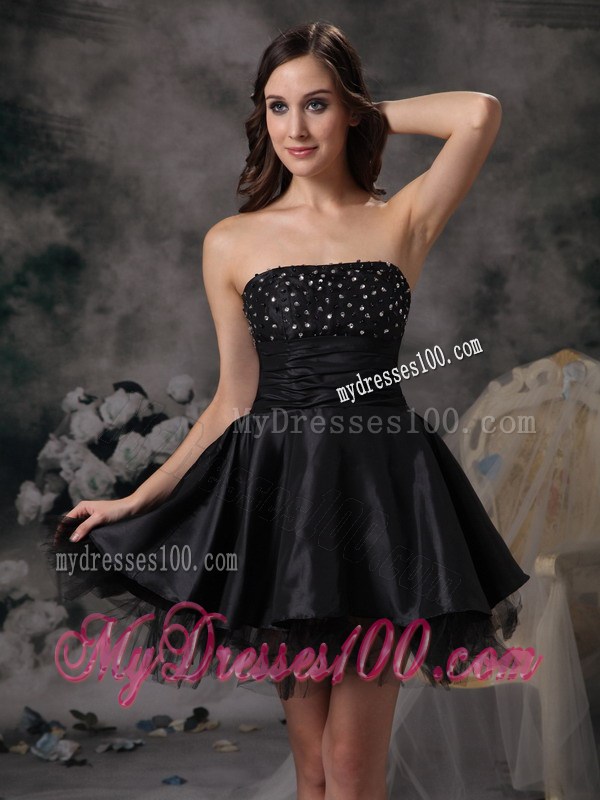 Beautiful Strapless Short Little Black Dress with Beaded Decorate