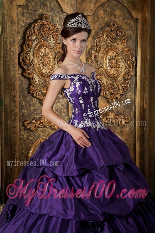 Off the Shoulder Purple Ruffles Quince Dresses with Embroidery
