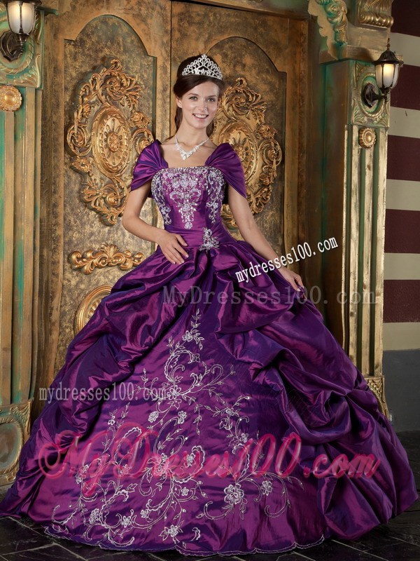 Purple Puffy Ruched Quince Dress with Shawls and Embroidery