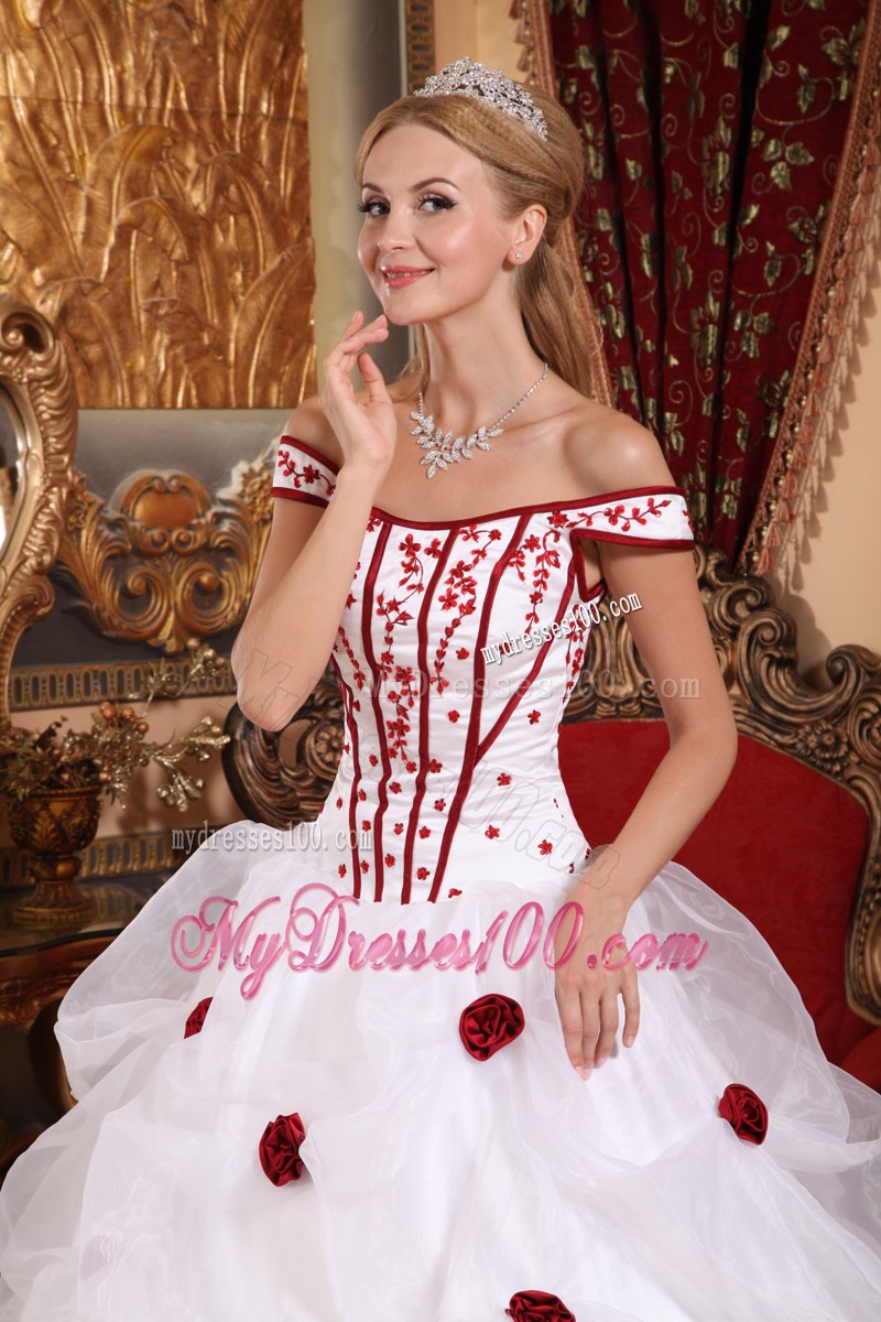 Off the Shoulder with Red Appliques Quince Dresses in White