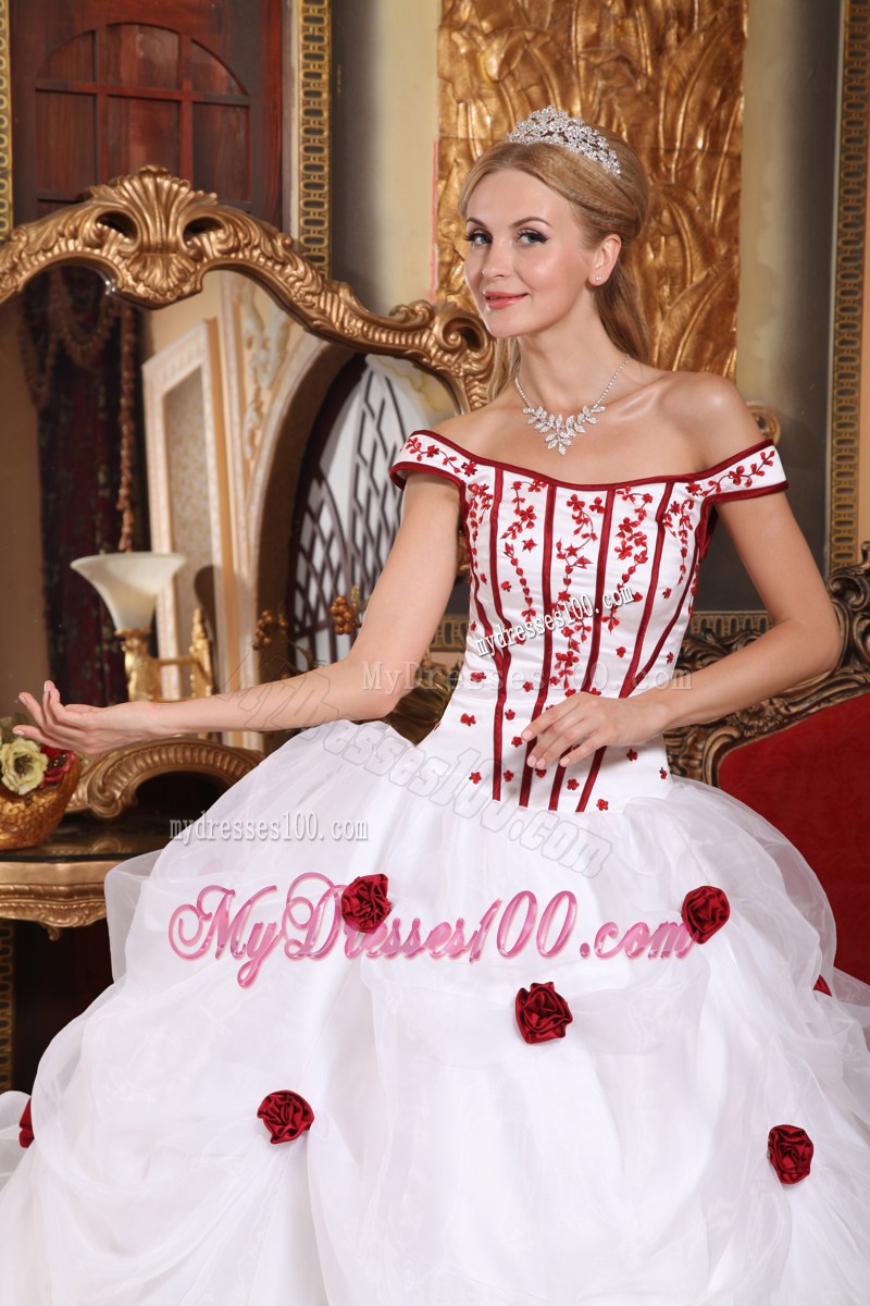 Off the Shoulder with Red Appliques Quince Dresses in White