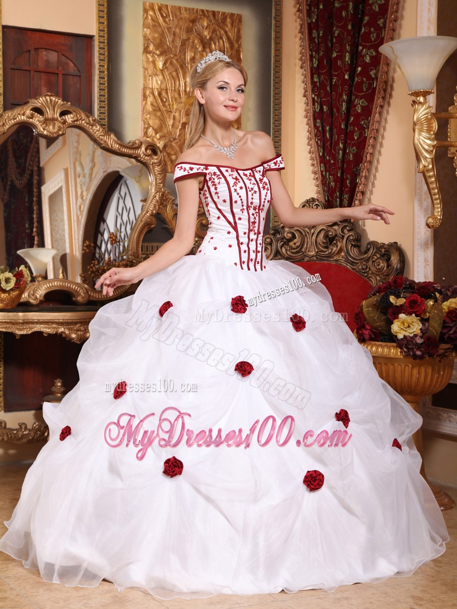 Off the Shoulder with Red Appliques Quince Dresses in White