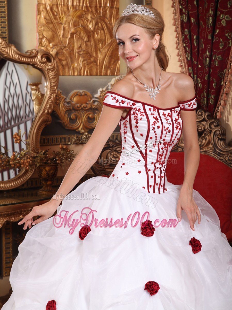 Off the Shoulder with Red Appliques Quince Dresses in White