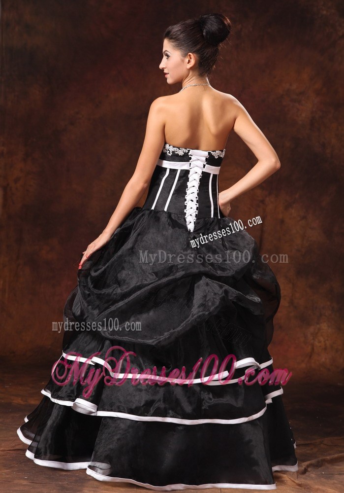 Black Strapless Appliques New Style Evening Gowns