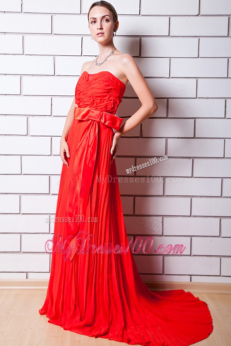 Red Column Strapless Evening Dress with Pleated Brush Train