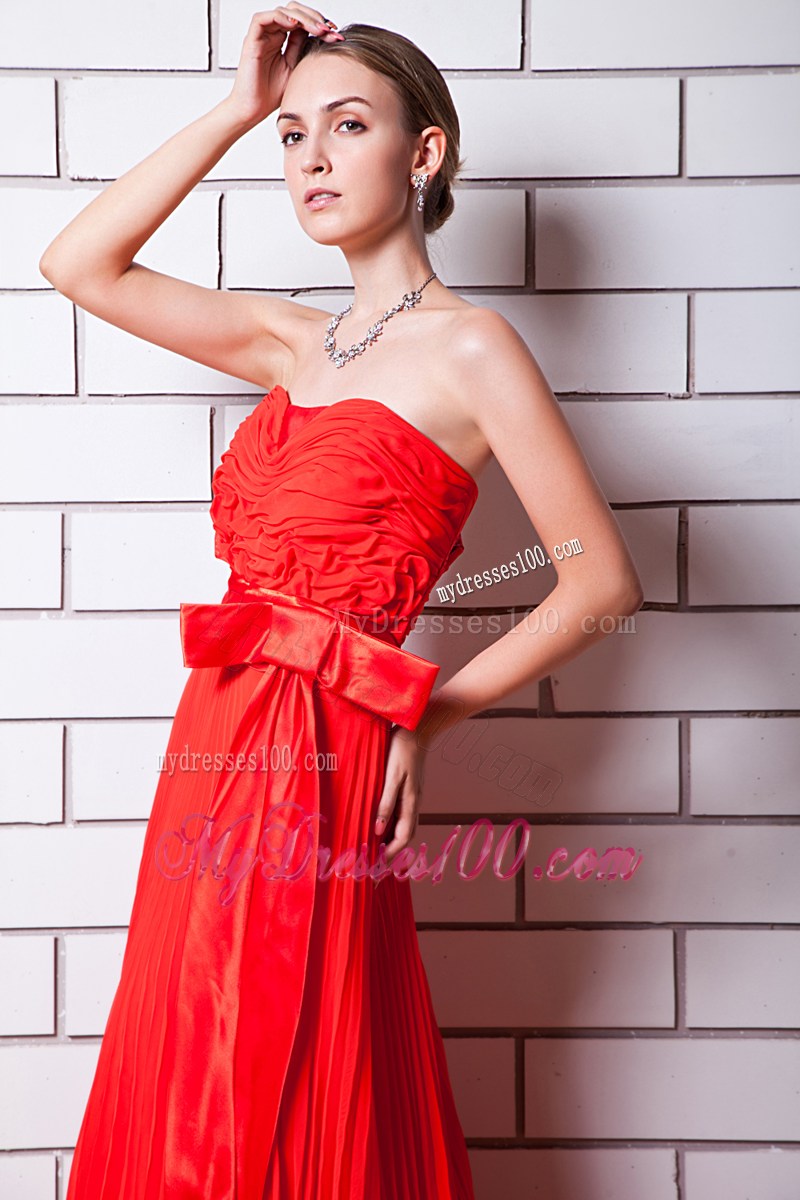 Red Column Strapless Evening Dress with Pleated Brush Train