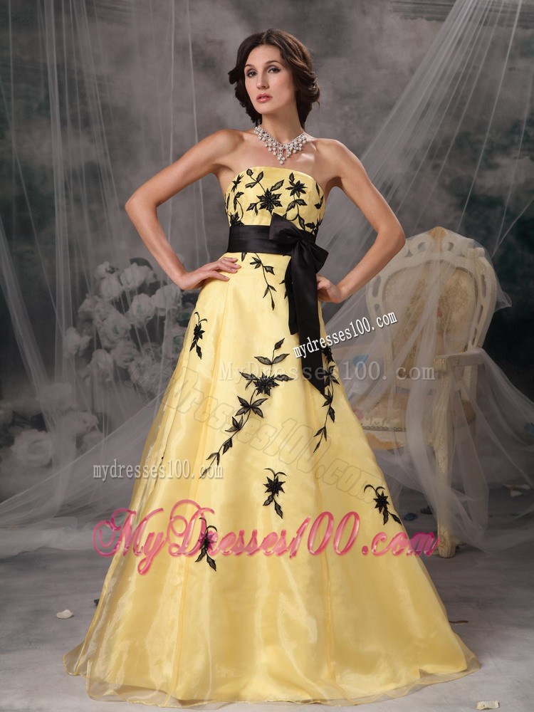Beautiful Yellow And Black A-line Prom Dress Strapless Appliques Floor-length
