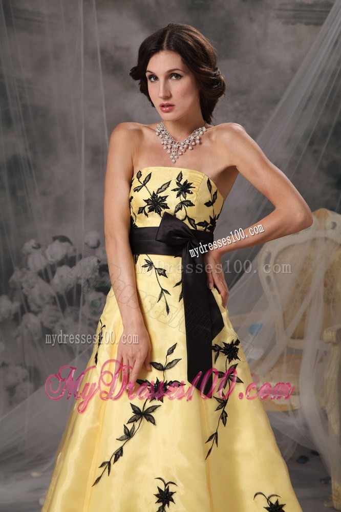 Beautiful Yellow And Black A-line Prom Dress Strapless Appliques Floor-length
