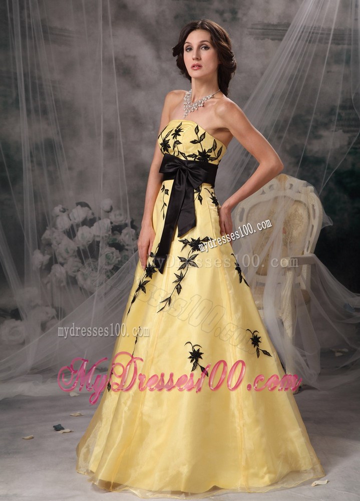 Beautiful Yellow And Black A-line Prom Dress Strapless Appliques Floor-length